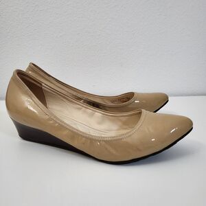 COLE HAAN Wedge Pumps Womens 9 Comfort Beige Patent Leather Slip On Office
